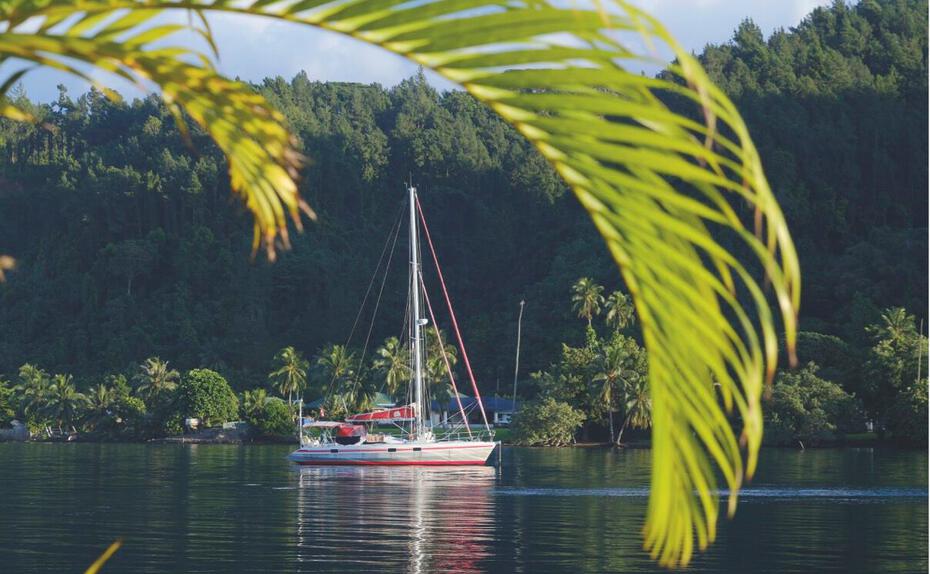 Ruhezone. Sogar auf den viel besuchten Gesellschaftsinseln gibt es idyllische Ankerplätze, wie hier vor dem Botanischen Garten in Tahiti